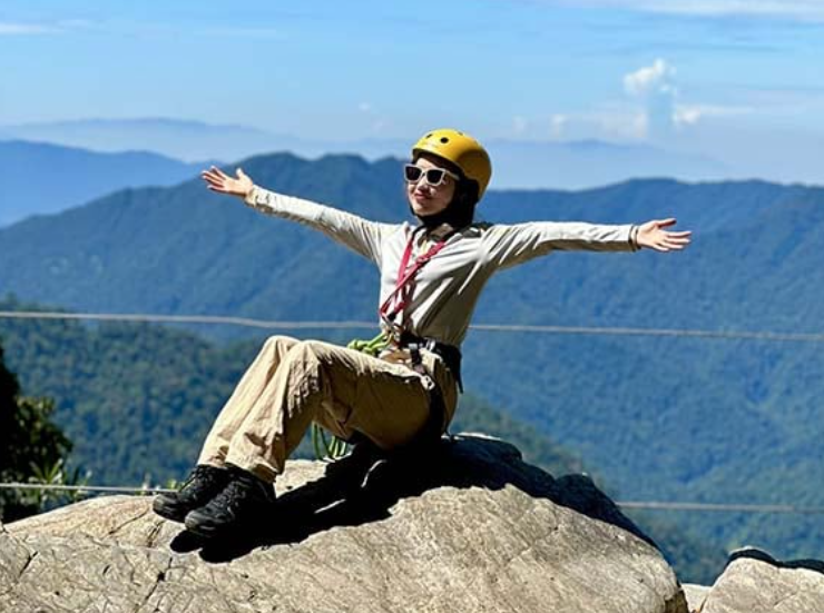 Leo thẳng đứng, lơ lửng giữa trời: Vì sao giới trẻ vẫn “lao mình” dù căng thẳng đến từng tế bào thần kinh?