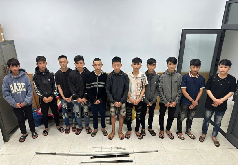 Tạm giam 8 thanh thiếu niên chém người gây náo loạn đường phố