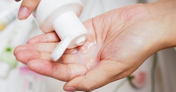 Mùi hôi vùng kín khiến bạn mất tự tin? Có cách khắc phục!