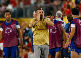 Thua đội bóng của Messi, huấn luyện viên Club World Cup mất việc