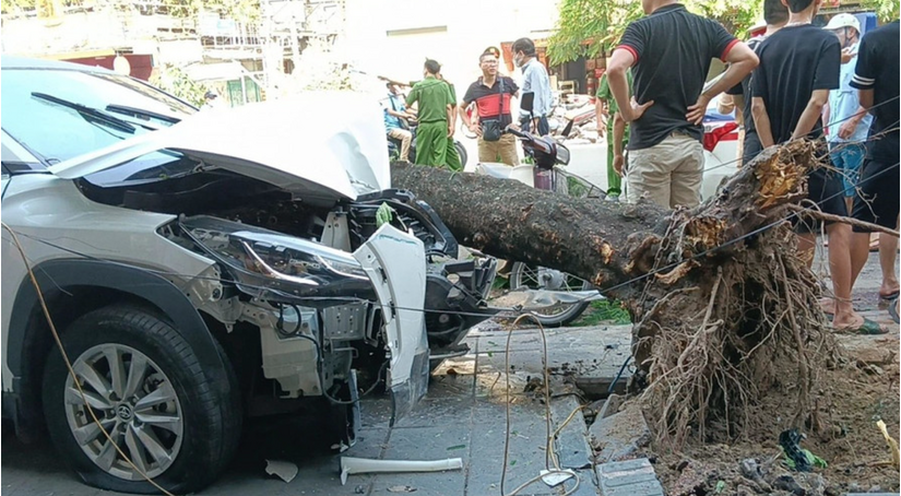 Vụ ôtô đâm liên hoàn trên phố, một nạn nhân đã tử vong