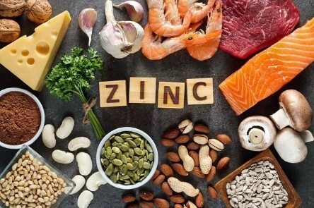 Móng tay giòn dễ gãy là bệnh gì, thiếu chất gì? 
