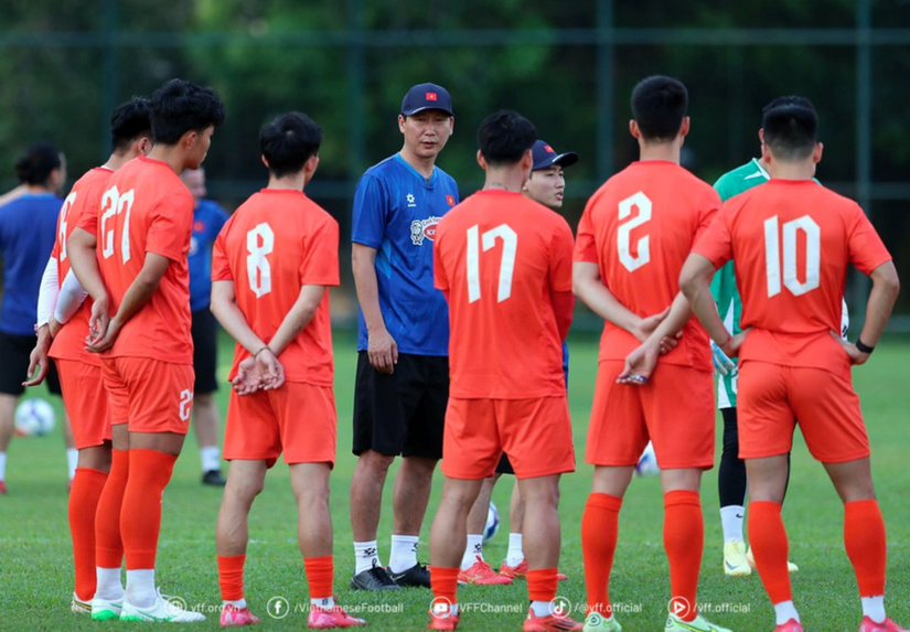 Tuyển Việt Nam tụt 4 bậc trên bảng xếp hạng FIFA