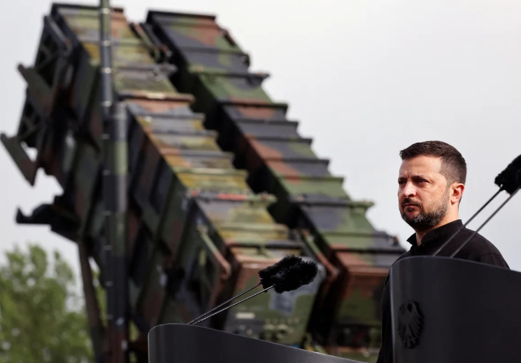 Ông Zelensky được báo tin cực xấu