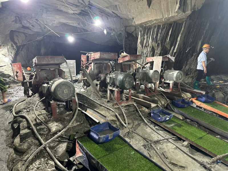 Bắt giữ 60 người khai thác vàng trái phép ở Sơn La
