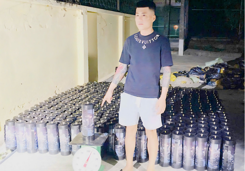 Bắt giữ thanh niên vận chuyển trái phép 384 bình khí cười