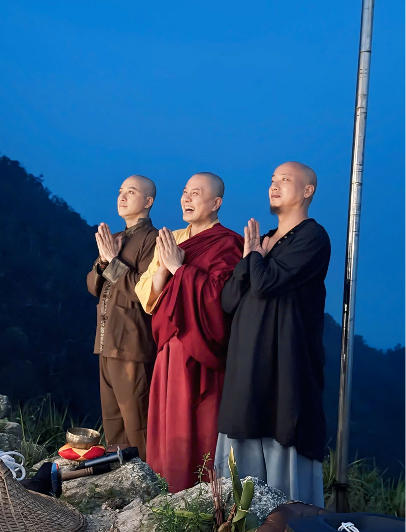 Ca sĩ Tuấn Hưng bất ngờ xuống tóc