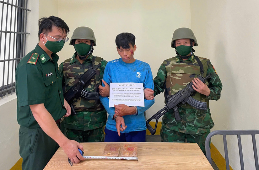 Bắt giữ thanh niên vận chuyển trái phép 2 bánh heroin từ Điện Biên sang Lai Châu