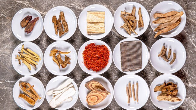Người sau 40 tuổi dễ bị đau cột sống, tê bì tay chân Giải thích lý do