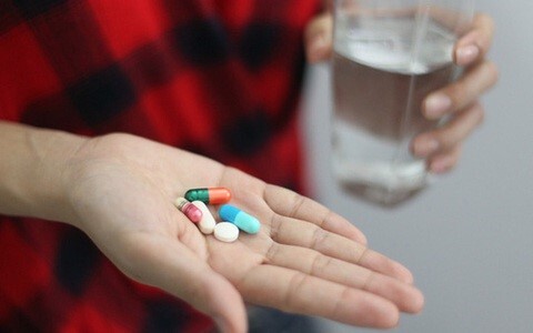 Giải đáp: Trào ngược dạ dày nên uống thuốc gì?