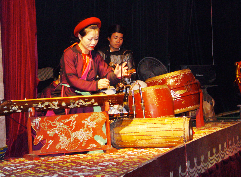 Âm nhạc dân gian trong múa rối nước - Hòa quyện trống chiêng và ca trù