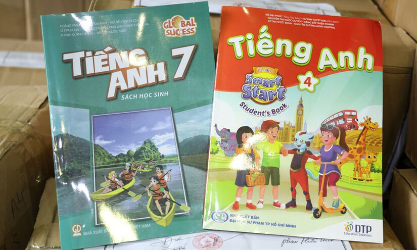 Cẩn trọng để không mua phải sách giáo khoa giả