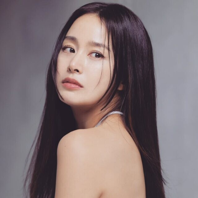 Ra mắt phim tại Hollywood, nhan sắc 'nữ thần quốc dân' Kim Tae Hee gây tranh cãi