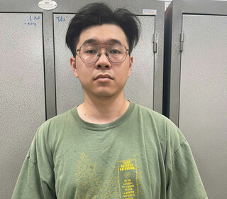 Tạm giữ hình sự người đàn ông hành hung phụ nữ ở sảnh chung cư