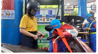 Giá xăng dầu hôm nay 12/8: Bật tăng bất ngờ, dấu hiệu cho đợt tăng giá mới