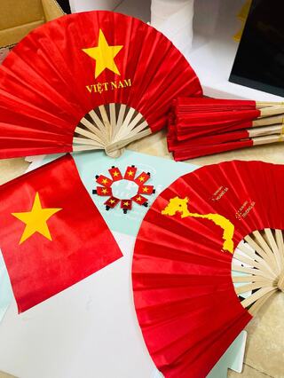  Giới trẻ 'lên đồ' rực rỡ đón Quốc khánh 2/9