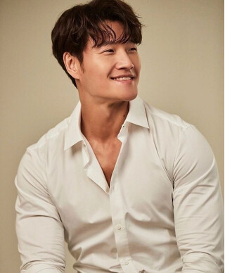 Chàng trai độc thân nổi tiếng nhất Hàn Quốc thoát 'ế'