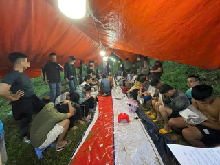 Cảnh sát băng rừng, triệt xóa tụ điểm xóc đĩa giữa đồi núi Đà Nẵng