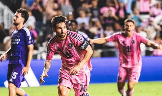 Messi tiếp tục khiến cả thế giới 'ngả mũ'