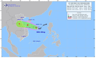 Áp thấp nhiệt đới trên Biển Đông tiếp tục mạnh lên, biển động dữ dội