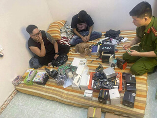 Khởi tố hai thanh niên ở Phú Thọ buôn bán số lượng lớn thuốc lá điện tử