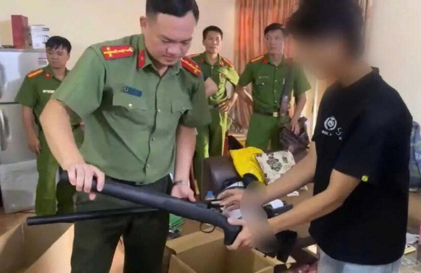 Công an Hà Nội bắt giữ người rao bán súng bắn đạn bi trên YouTube