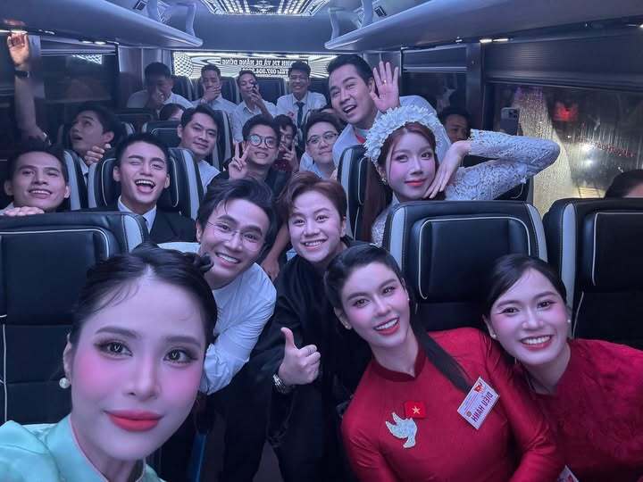 Tuấn Hưng mở cửa đón cựu chiến binh và người cao tuổi xem lễ diễu binh, diễu hành A80