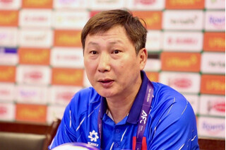 HLV Kim Sang Sik quyết thắng ở giải châu Á