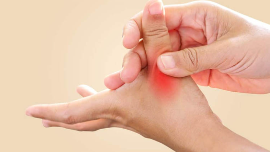 Giật mình với biến chứng nguy hiểm của viêm khớp ngón tay cái