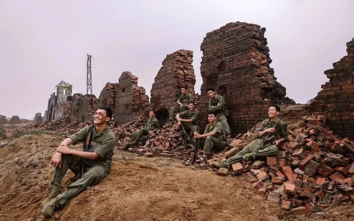 'Mưa Đỏ' trở thành phim ăn khách nhất lịch sử phòng vé Việt