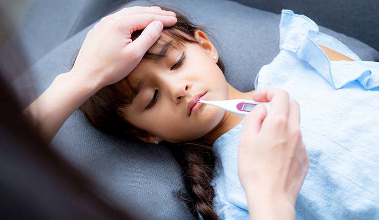 Bé sốt về đêm có nguy hiểm không? Khi nào cần đưa đi khám bệnh?