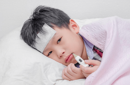 Bé sốt về đêm có nguy hiểm không? Khi nào cần đưa đi khám bệnh?