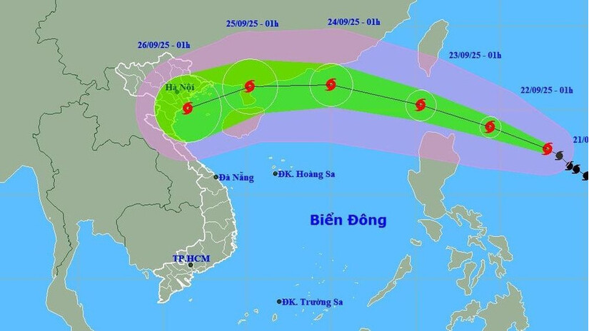 Bão Ragasa tiếp tục mạnh thêm, mỗi giờ đi được khoảng 15km