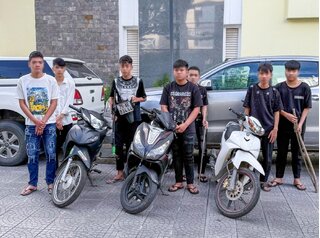 Nhóm thanh, thiếu niên chặn đường đánh người, cướp xe táo tợn giữa đêm khuya