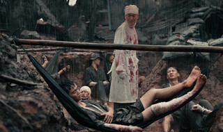 ‘Tử chiến trên không’ vượt mốc trăm tỉ, ‘Mưa đỏ’ lập kỷ lục mới