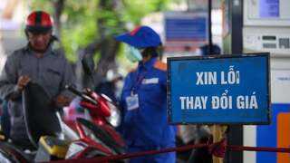 Giá xăng dầu hôm nay 25/9: Trong nước chốt xăng RON 95 giảm rất mạnh, dầu tăng đồng loạt