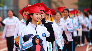 Trường học Trung Quốc kéo dài kỳ nghỉ giảm áp lực học tập, kích cầu du lịch