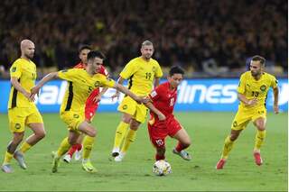 Những đội gian lận cầu thủ từng bị FIFA, AFC phạt thế nào?