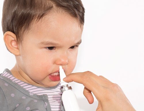 Trẻ nhỏ hắt xì liên tục – Cha mẹ tuyệt đối không được bỏ qua