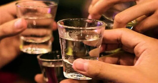 Bé gái 14 tuổi nguy kịch do ngộ độc methanol