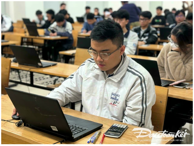 Thi tốt nghiệp THPT trên máy tính: Chuẩn bị ra sao để triển khai từ năm 2027?
