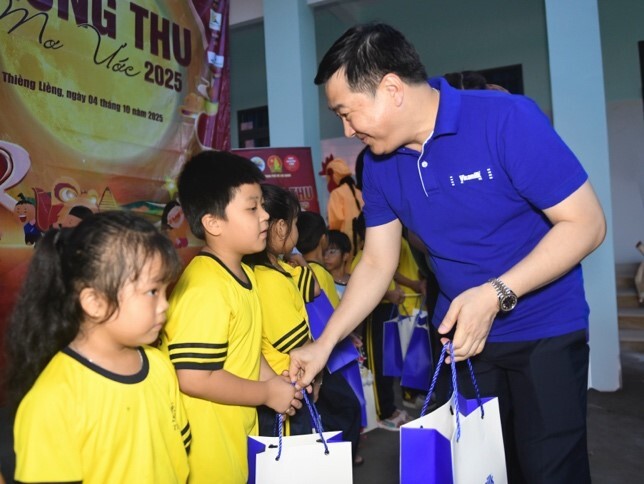 Vinamilk thắp sáng mùa trăng, gửi trọn yêu thương đến trẻ em Việt