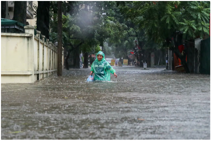 Hà Nội: Vẫn còn 21 điểm ngập úng do hoàn lưu bão số 11