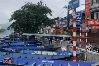 Hàng chục lái đò chùa Hương cùng xuồng máy lên đường cứu hộ người dân vùng lũ Thái Nguyên, Bắc Ninh