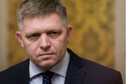 Châu Âu 'tự bắn vào đầu gối mình'