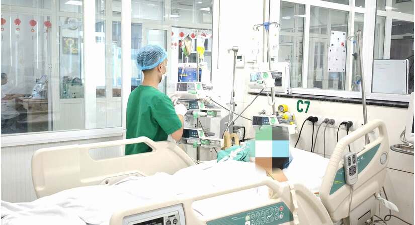 Mưa lũ, gia tăng bệnh nhân mắc sốt xuất huyết biến chứng nguy kịch