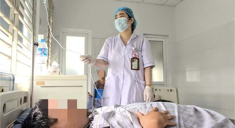 Mưa lũ, gia tăng bệnh nhân mắc sốt xuất huyết biến chứng nguy kịch