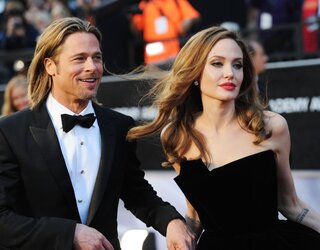 Angelina Jolie từng vay tiền Brad Pitt sau ly hôn