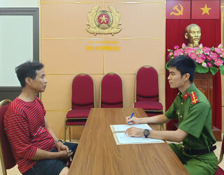 Tạm giữ người đàn ông 2 lần đốt rác trên tầng thượng làm cháy nhà hàng xóm