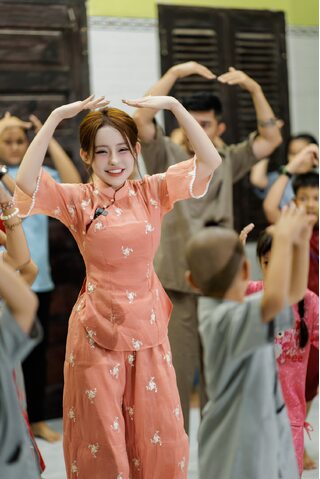 DJ Ngân 98: Từ Á hậu doanh nhân đến “hot girl thị phi” sở hữu khối tài sản khủng